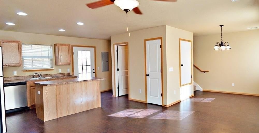 213 S Rolling Woods Way - Photo 2 of 13