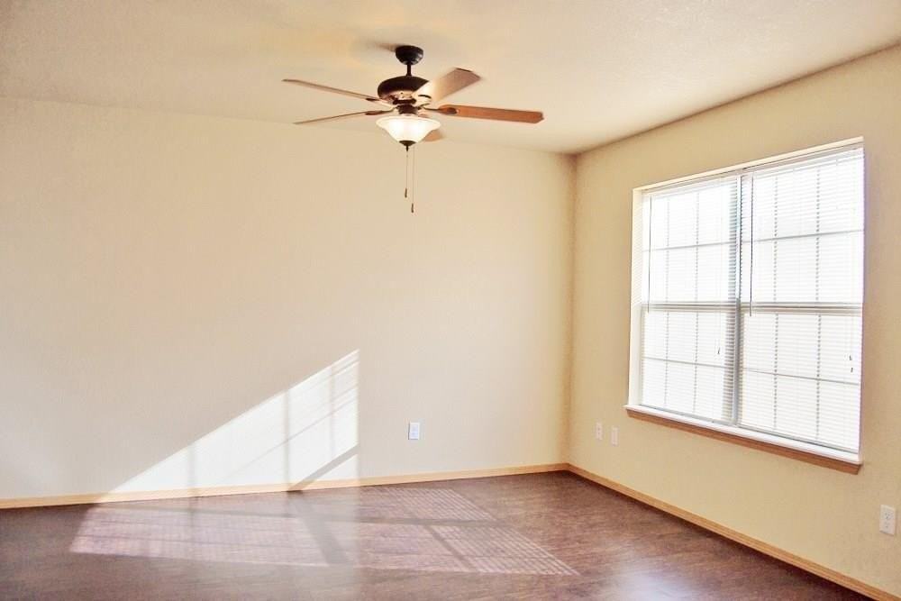 213 S Rolling Woods Way - Photo 3 of 13