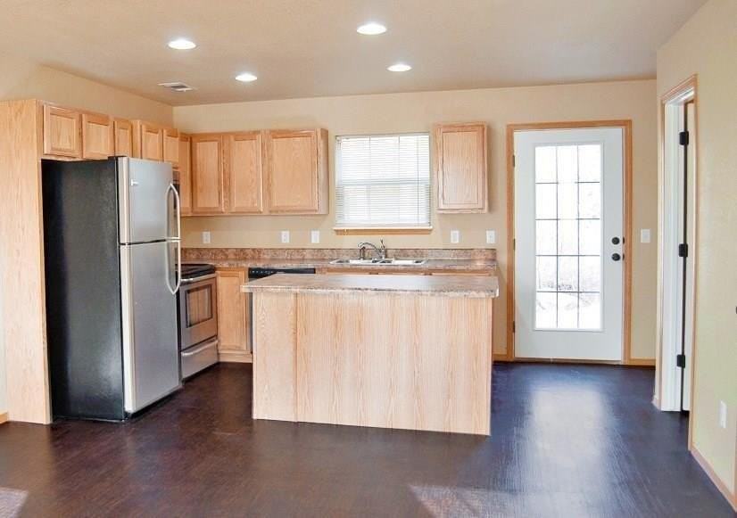 213 S Rolling Woods Way - Photo 4 of 13