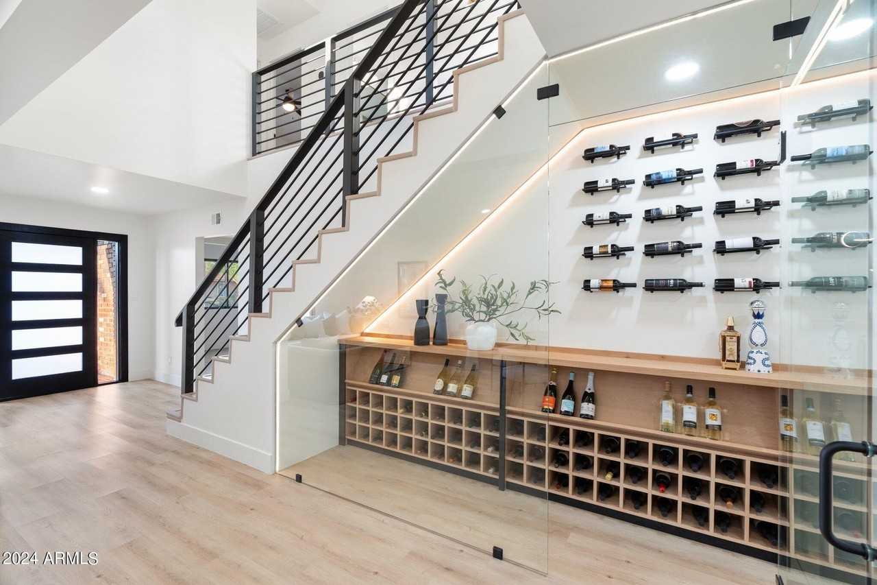 1643 W Griswold Rd - Photo 4 of 50