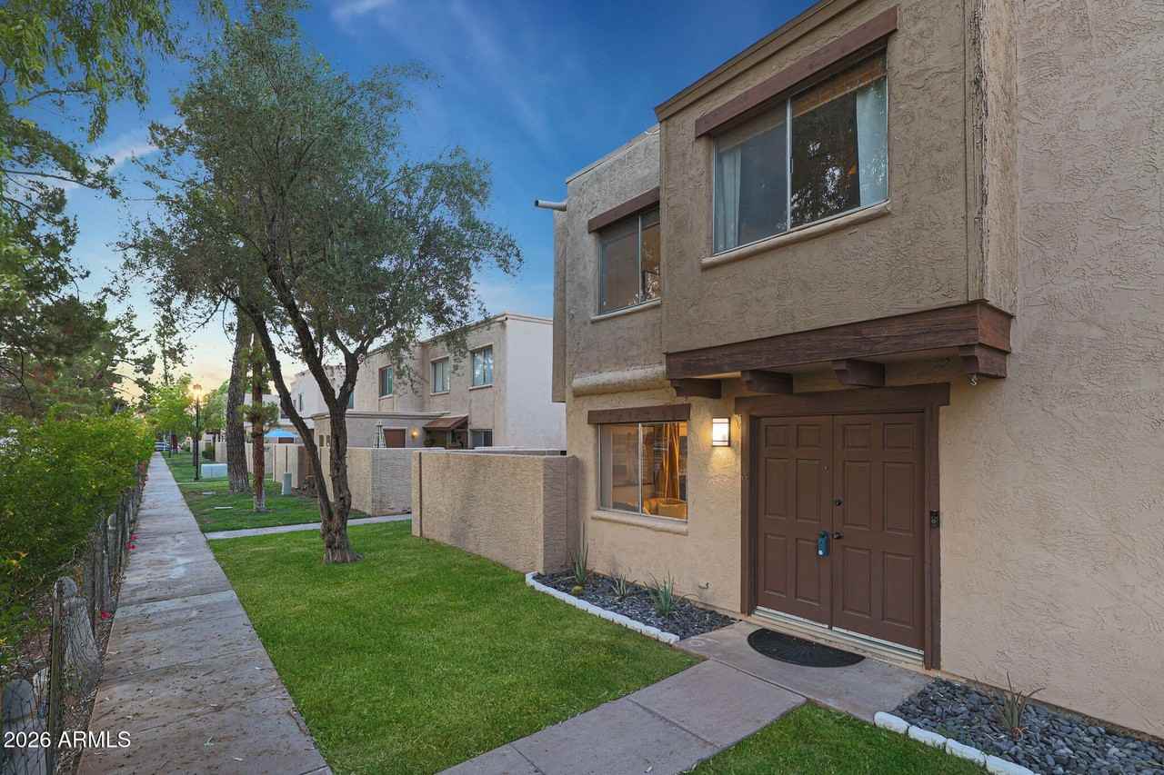 4240 N 81st St - Photo 2 of 33