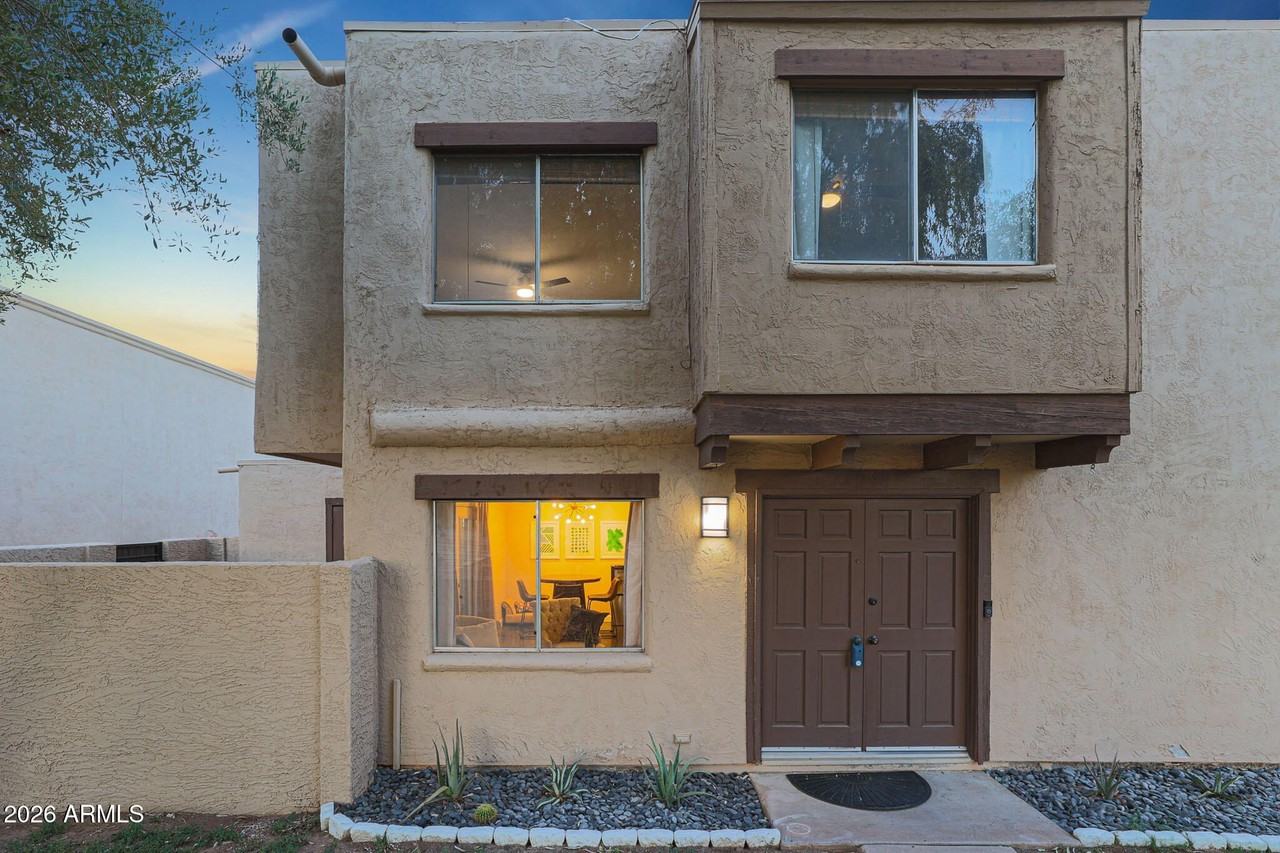 4240 N 81st St - Photo 3 of 33