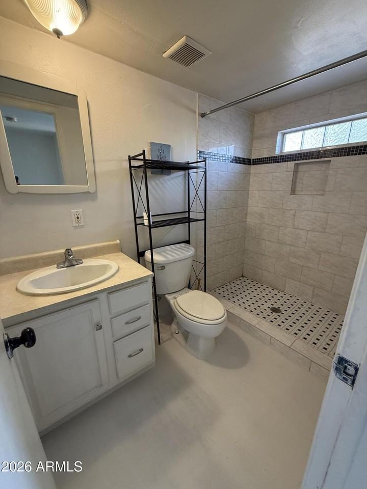 1005 E Moreland St Unit 3 #3 - Photo 3 of 13