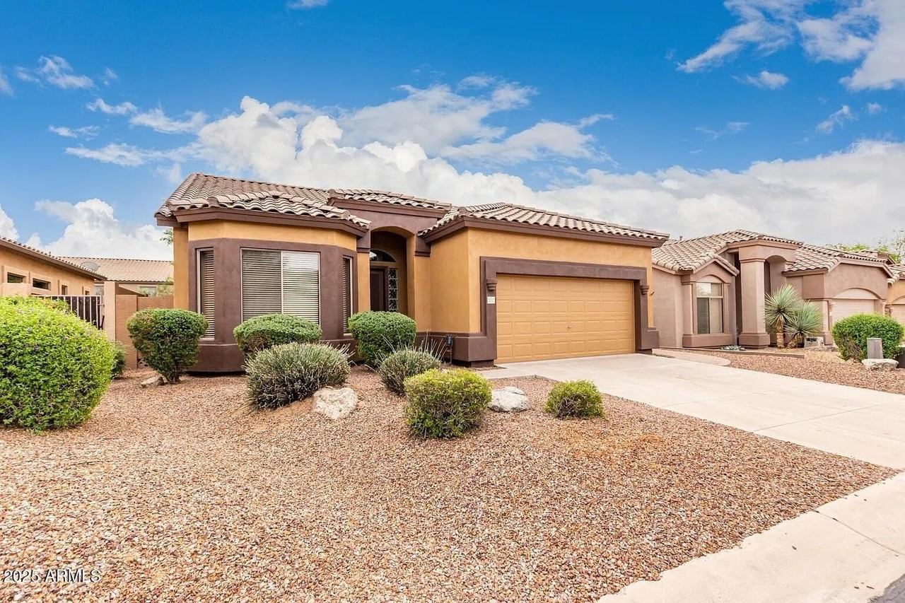 7037 E Regina St - Photo 3 of 31