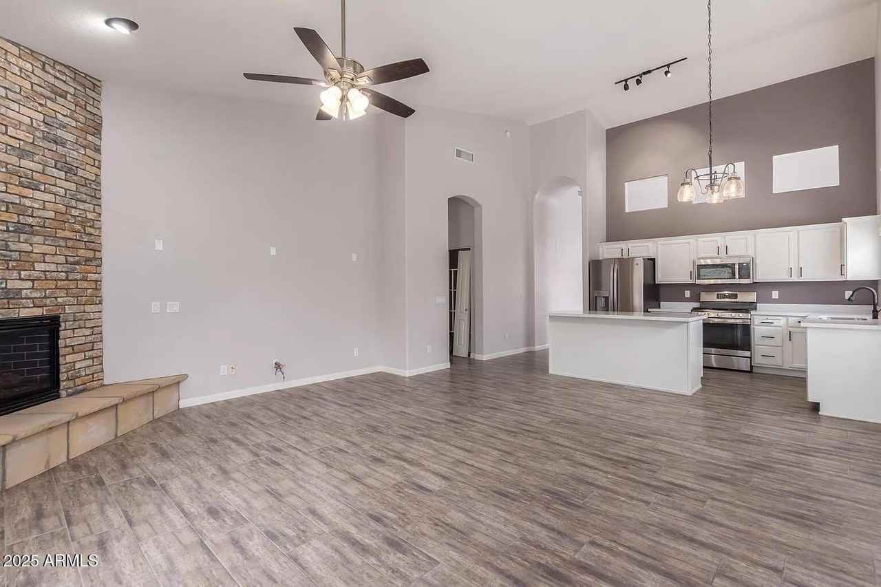 7037 E Regina St - Photo 4 of 31