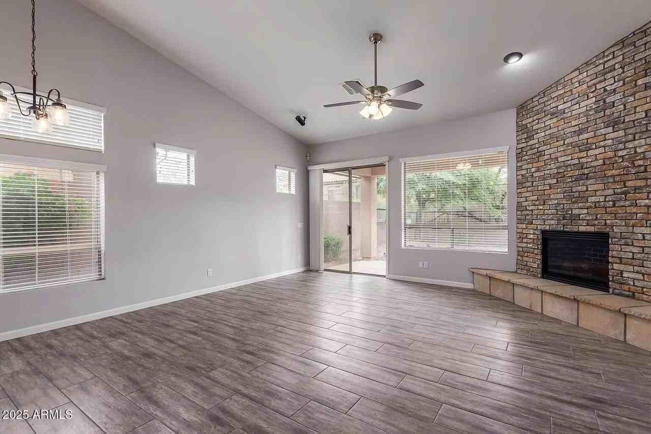 7037 E Regina St - Photo 5 of 31