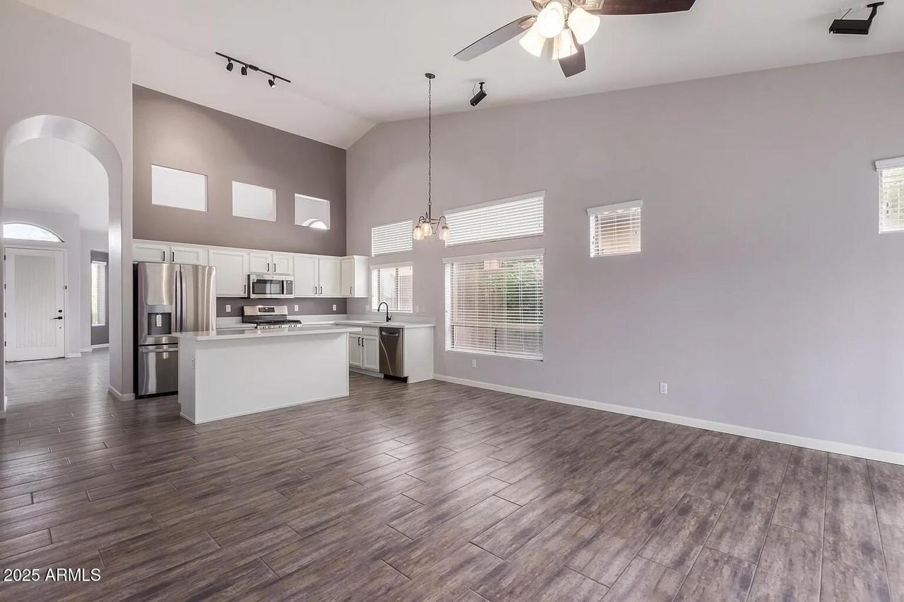 7037 E Regina St - Photo 6 of 31