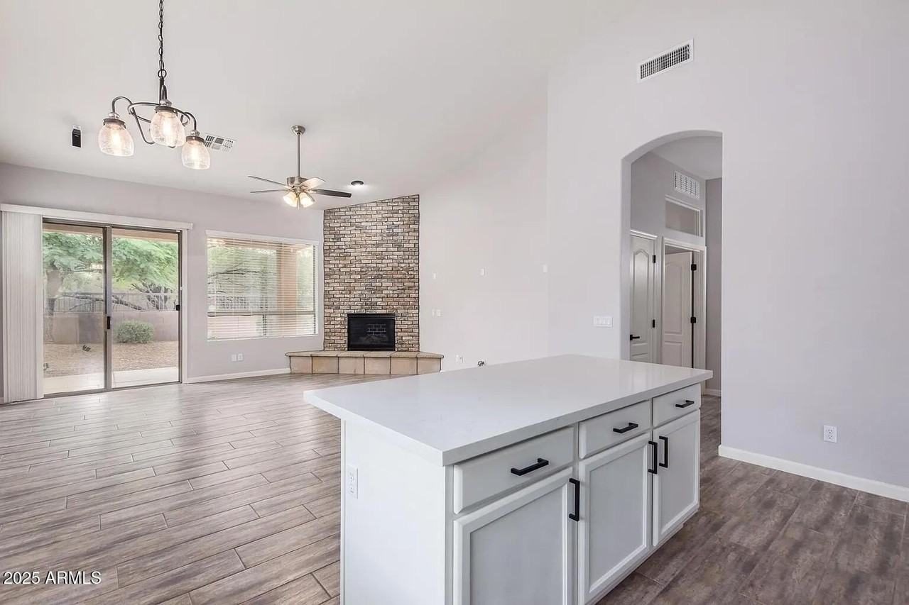 7037 E Regina St - Photo 7 of 31