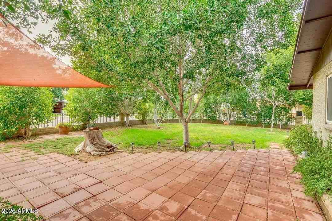 93 S 95th St - Photo 4 of 27