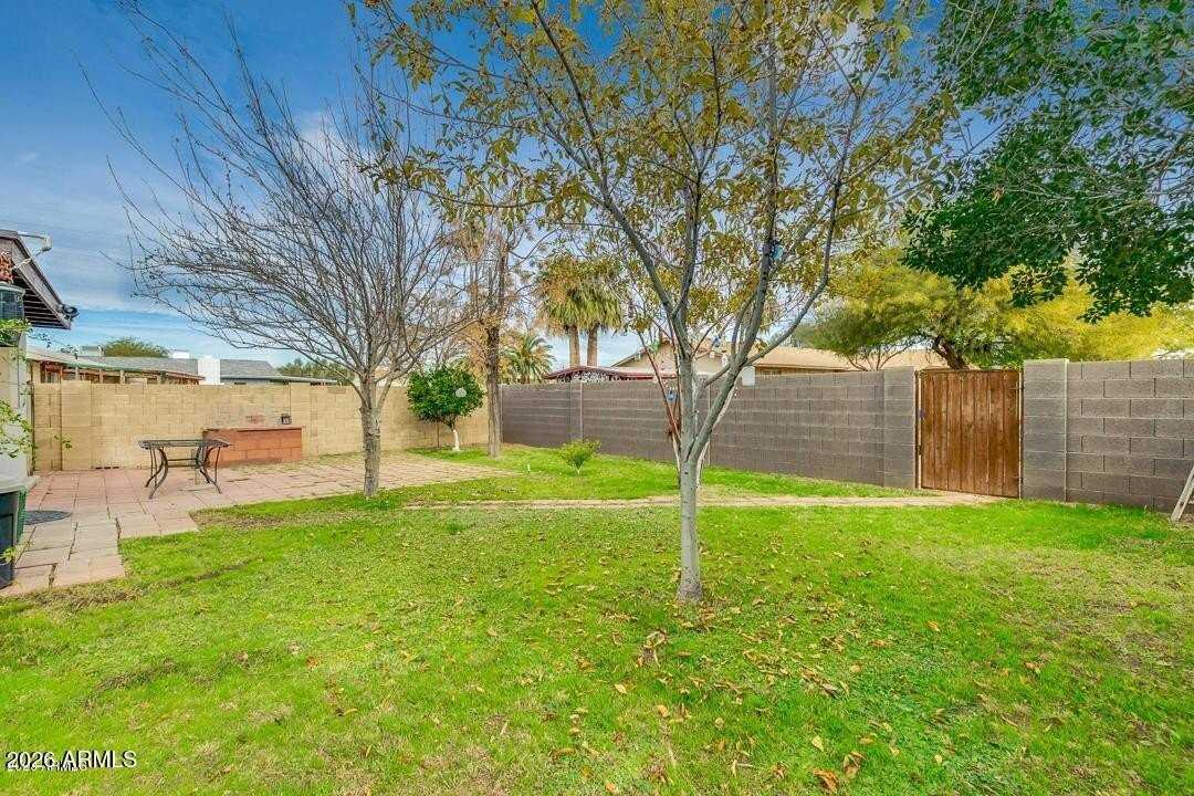 93 S 95th St - Photo 6 of 27