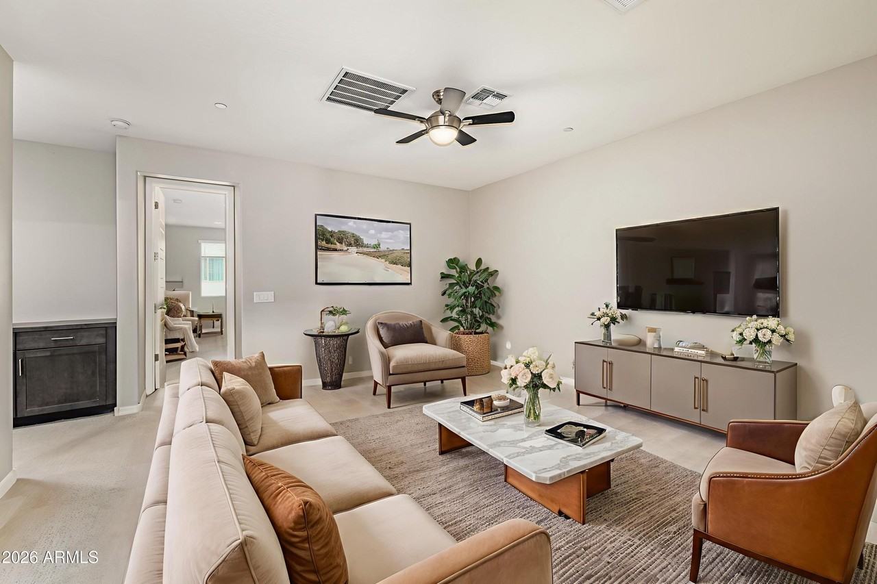 1970 W Desert Hollow Dr - Photo 2 of 6