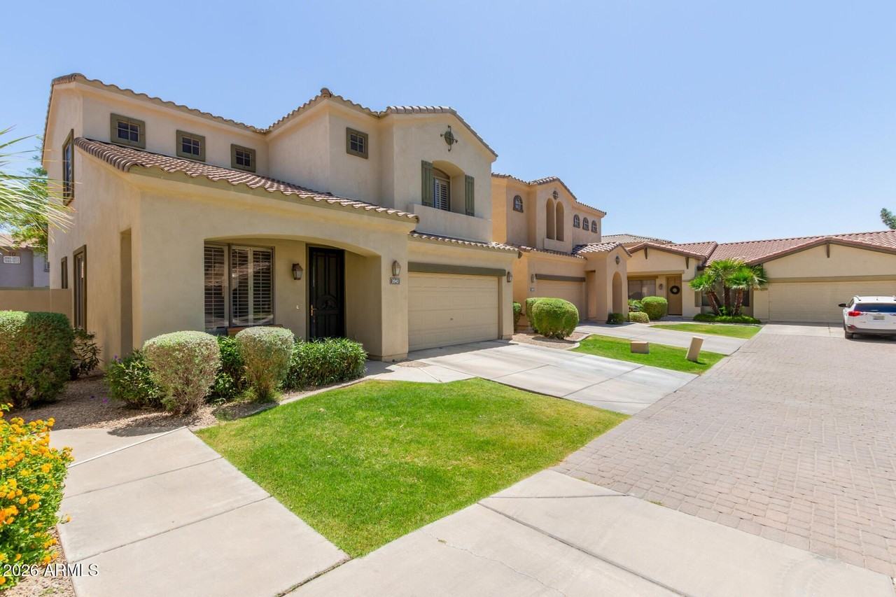 2043 W Periwinkle Way - Photo 3 of 38