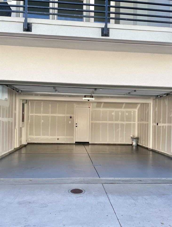 1712 17th St - Photo 5 of 31