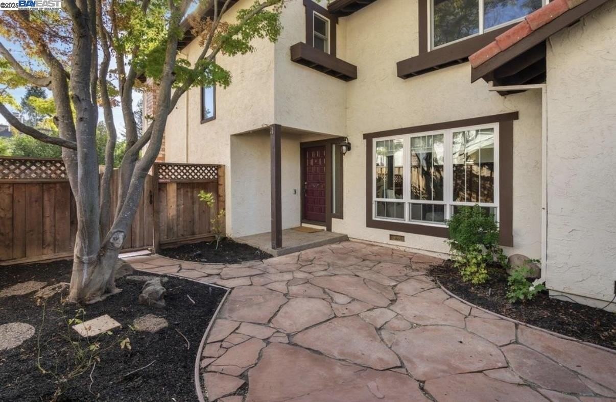 725 Old Creek Rd - Photo 4 of 38