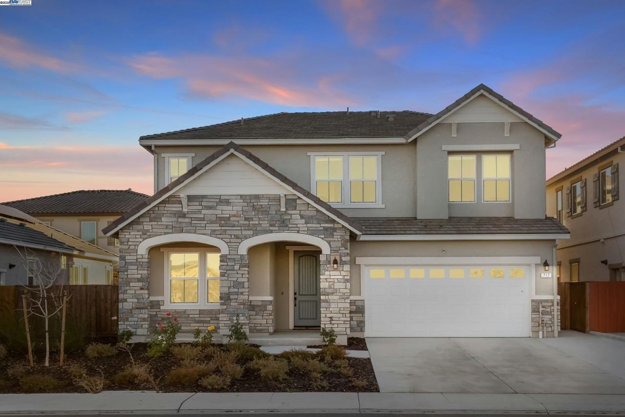 717 Delaney Pkwy - Photo 2 of 50