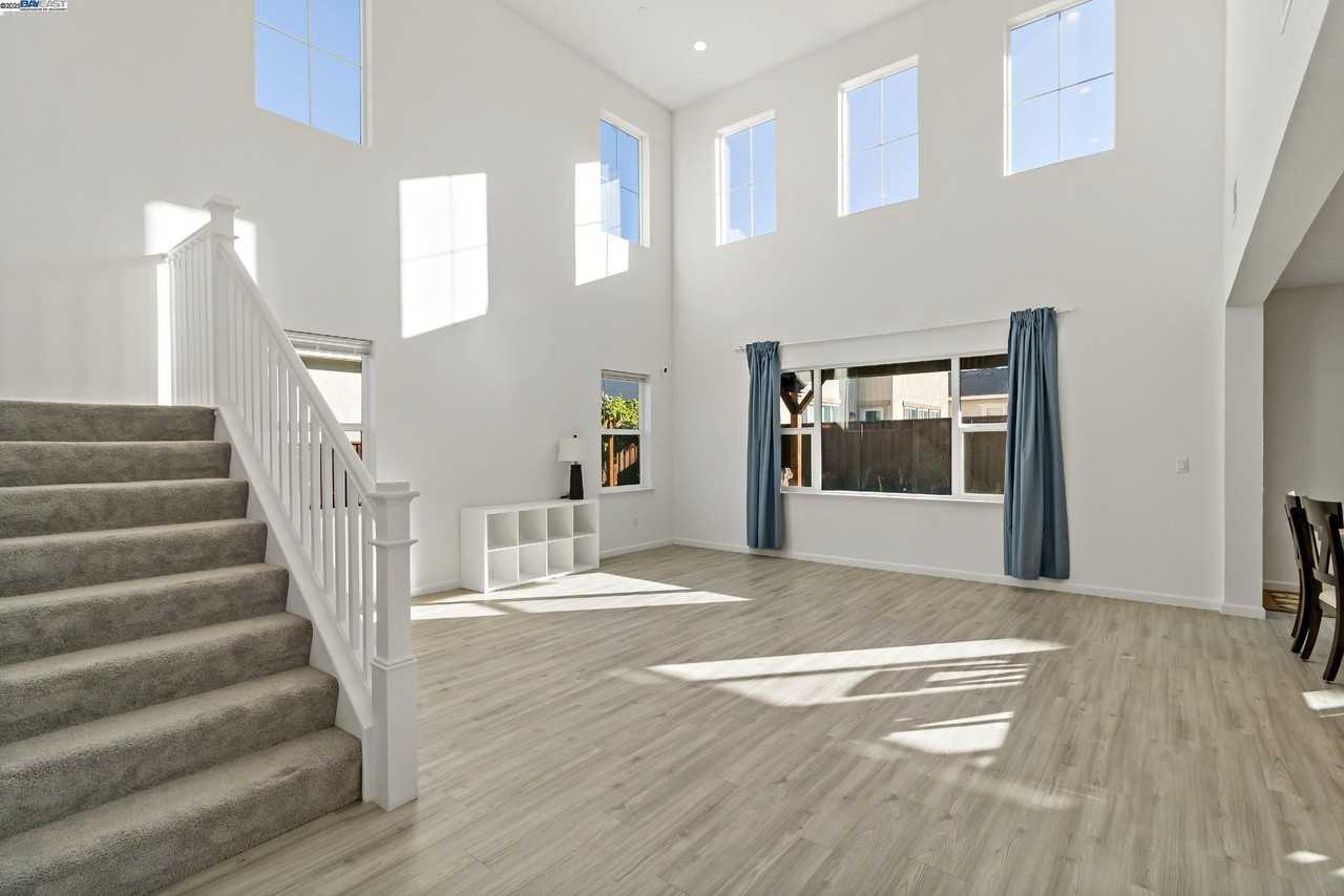 717 Delaney Pkwy - Photo 5 of 50