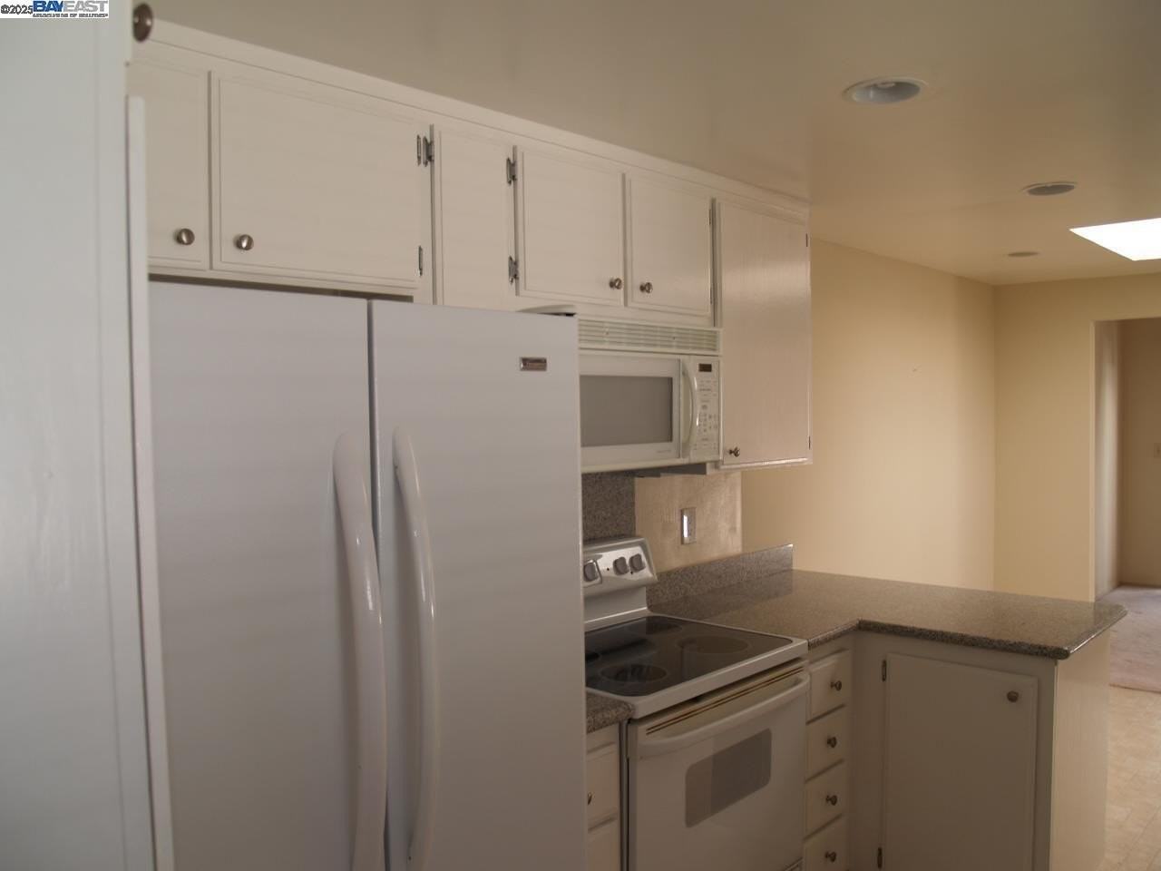 515 Rolling Hills Ln - Photo 7 of 35