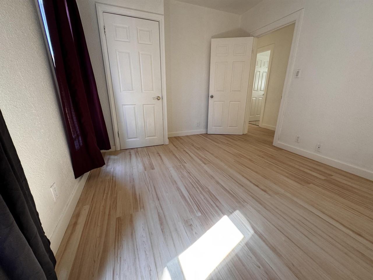 1527 77th Ave - Photo 4 of 11