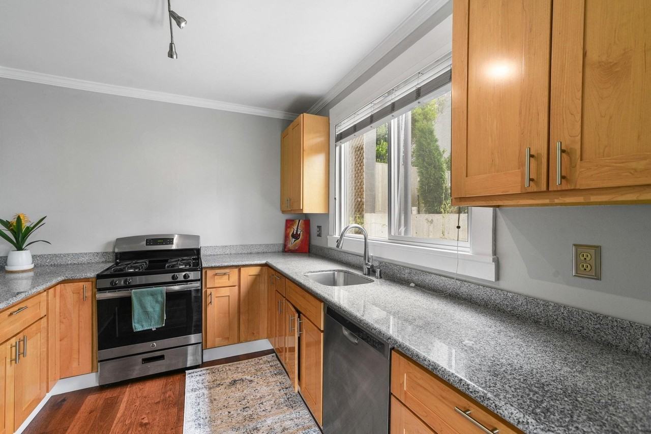 1925 Leavenworth St Apt 7 #7 - Photo 4 of 21