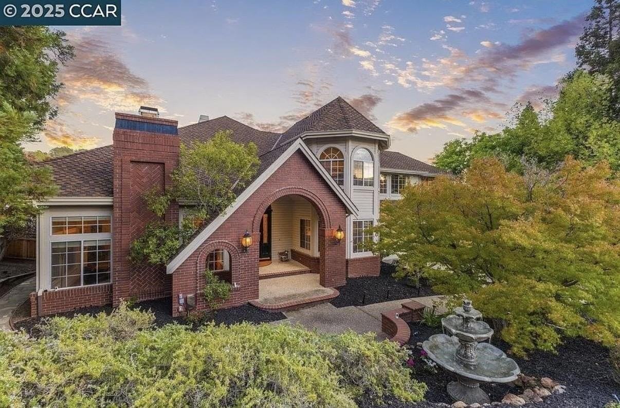 3109 Stonegate Dr - Photo 2 of 46