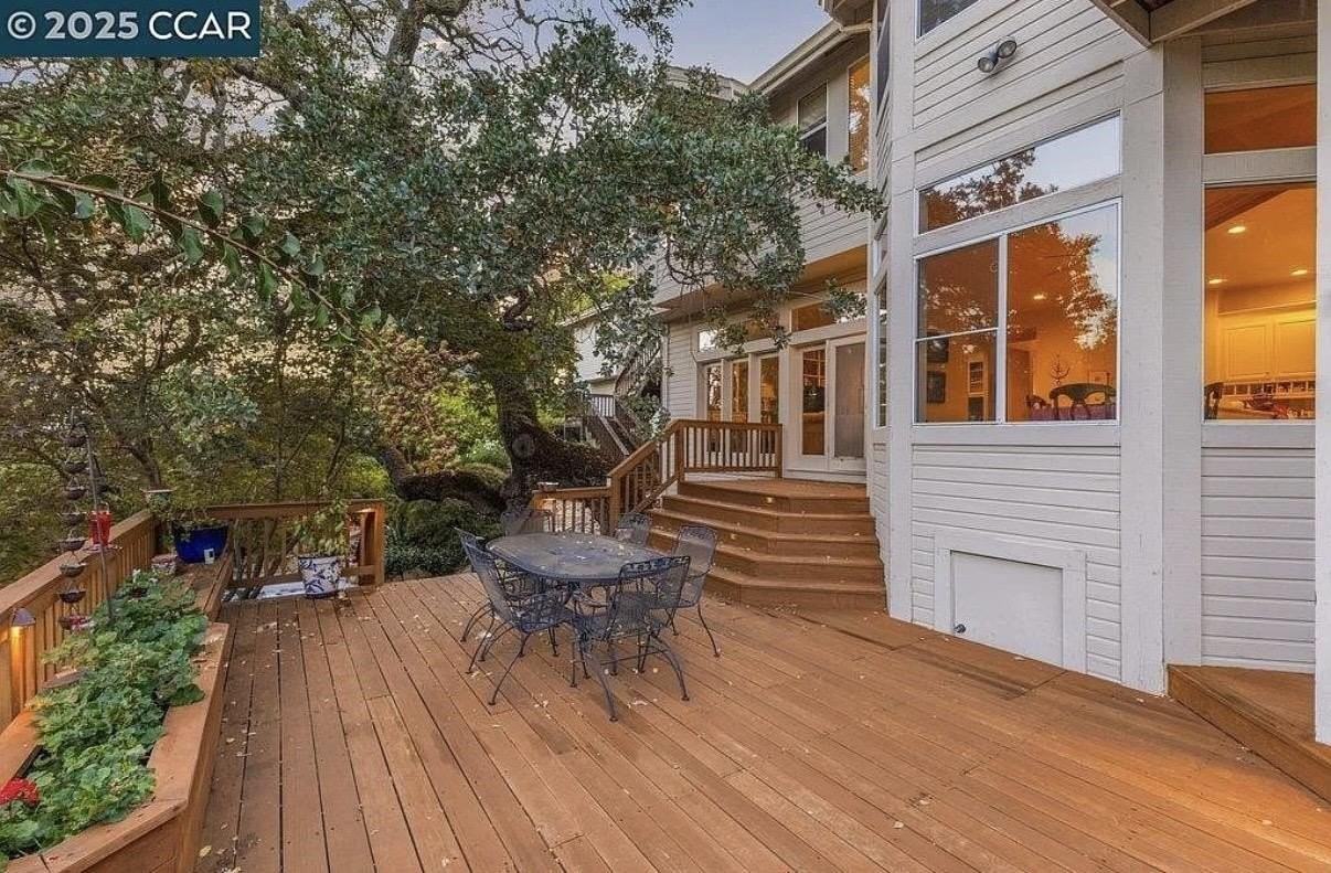 3109 Stonegate Dr - Photo 3 of 46