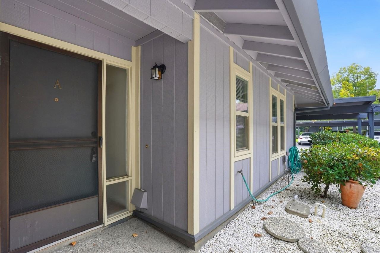 1930 Camino Verde - Photo 3 of 29