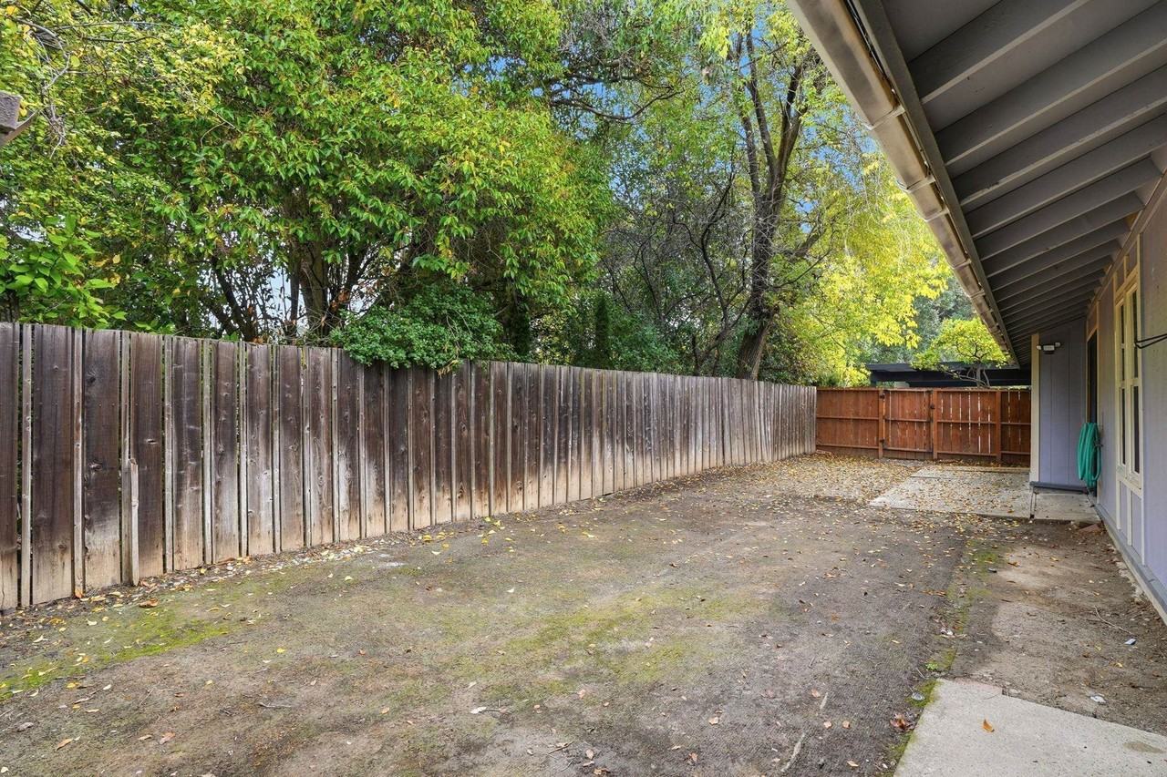 1930 Camino Verde - Photo 5 of 29