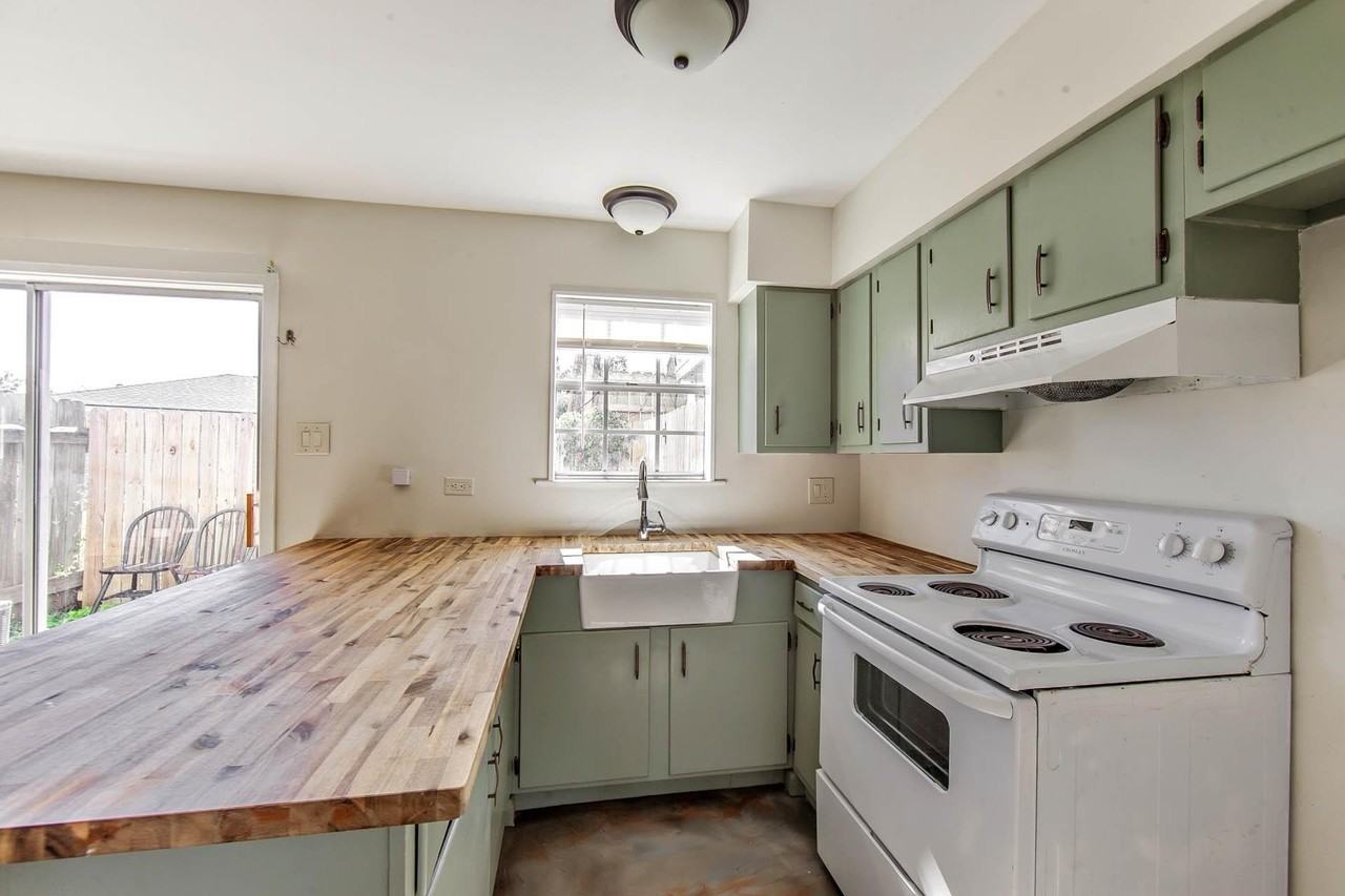 2121 Bayou Black Dr #2 - Photo 3 of 10