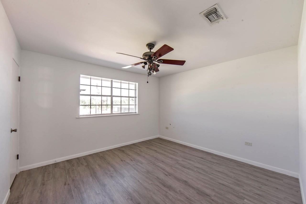 2121 Bayou Black Dr #2 - Photo 5 of 10