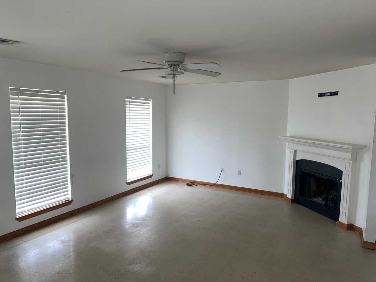 112 Mary St - Photo 2 of 11