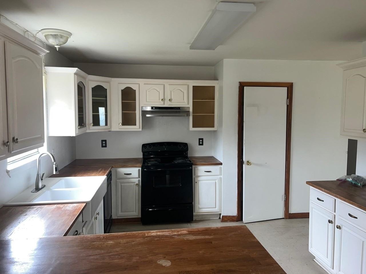 112 Mary St - Photo 3 of 11