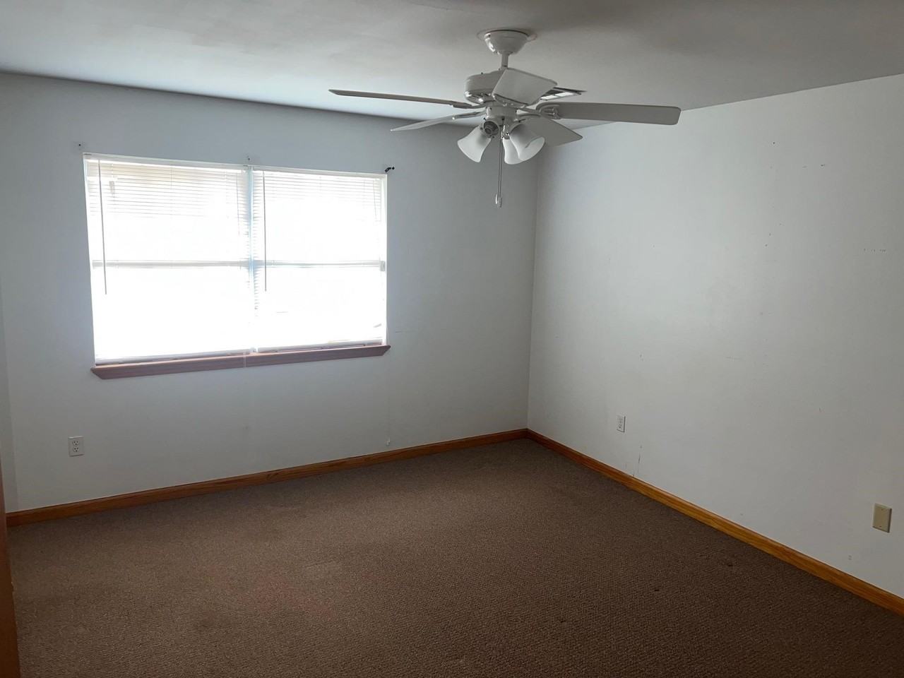 112 Mary St - Photo 4 of 11