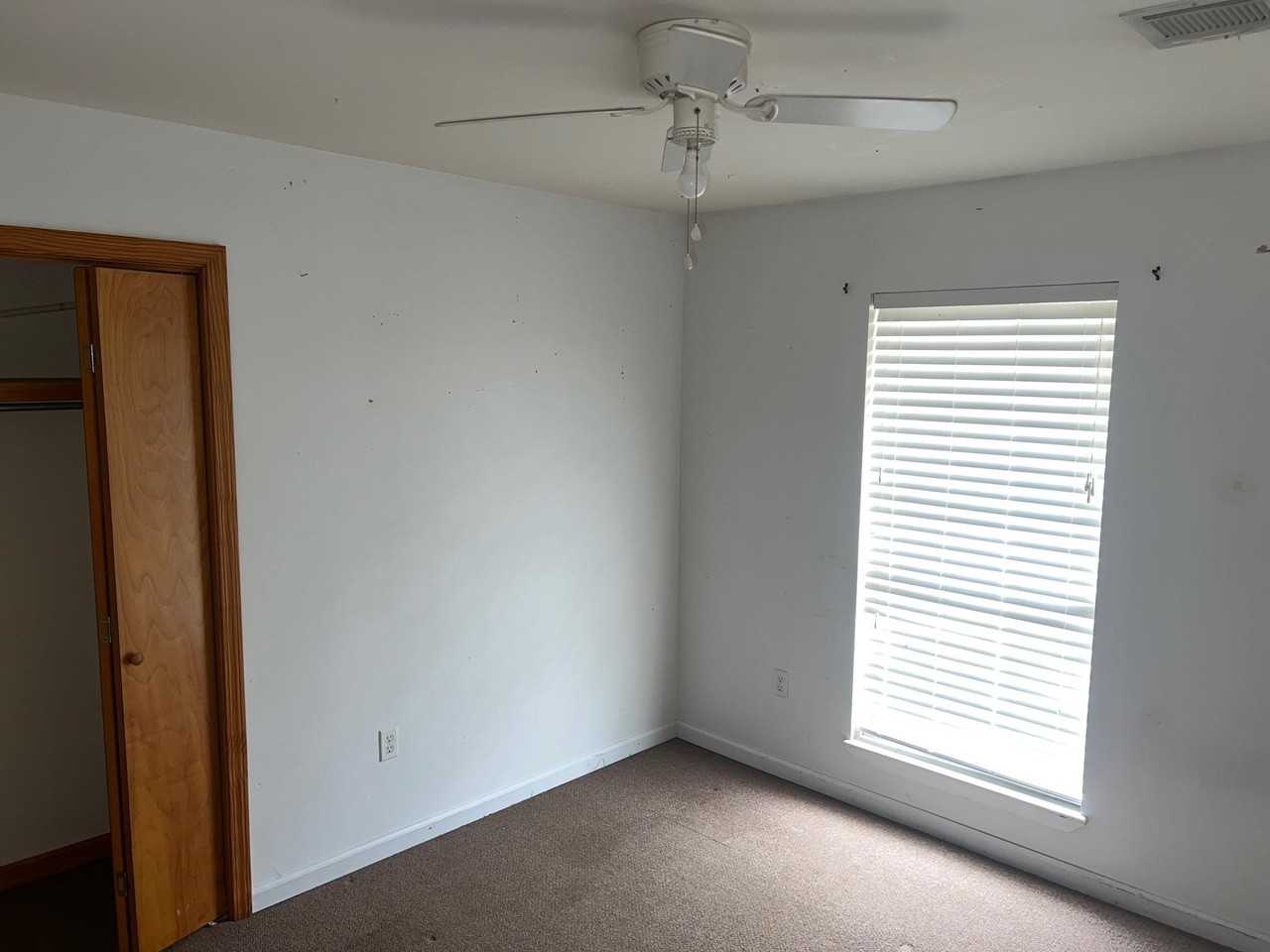 112 Mary St - Photo 6 of 11