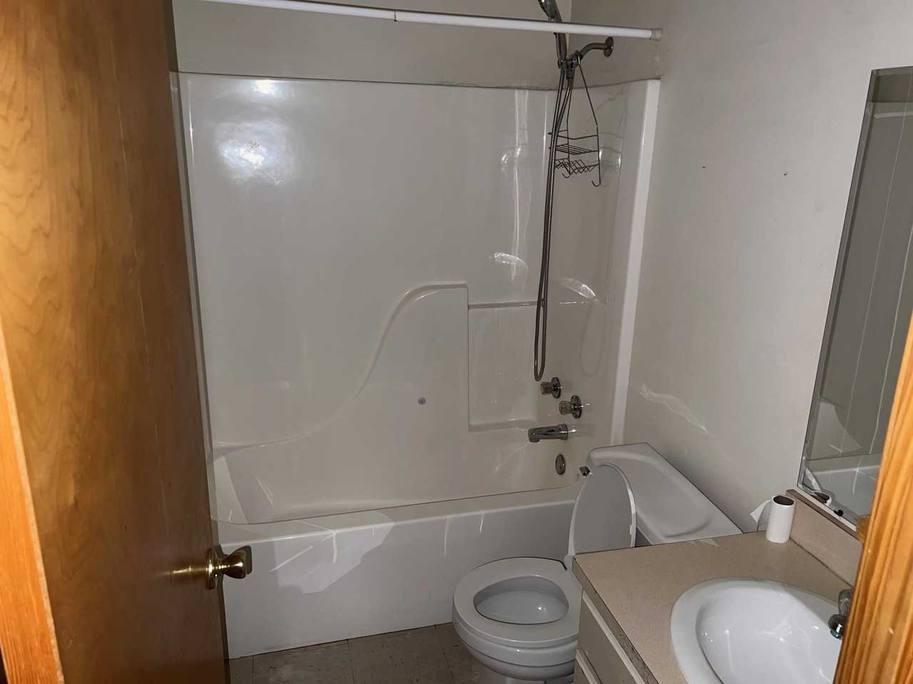 112 Mary St - Photo 7 of 11