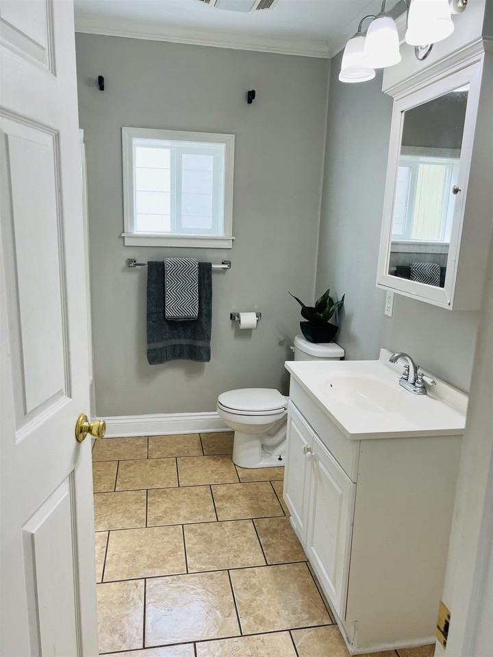 1118 Academy St - Photo 5 of 10