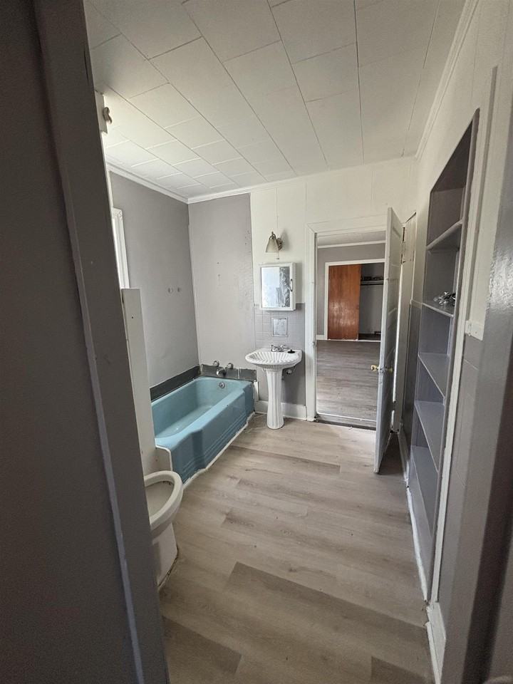 7158 Main St - Photo 3 of 7