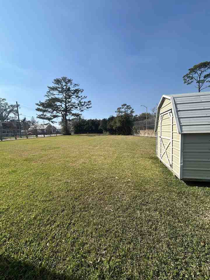 1221 Honduras St - Photo 4 of 17