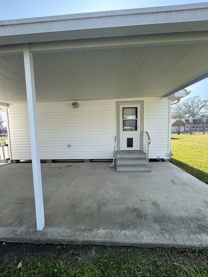 1221 Honduras St - Photo 5 of 17