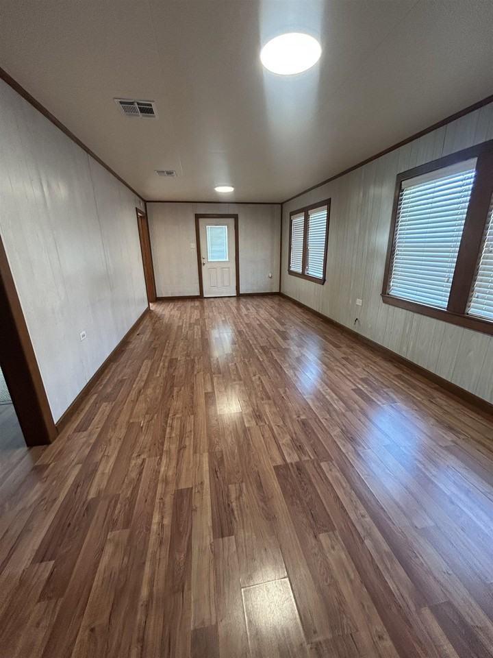 1221 Honduras St - Photo 7 of 17