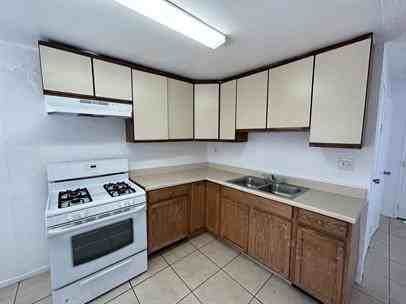 24454 Myers Ave - Photo 5 of 8