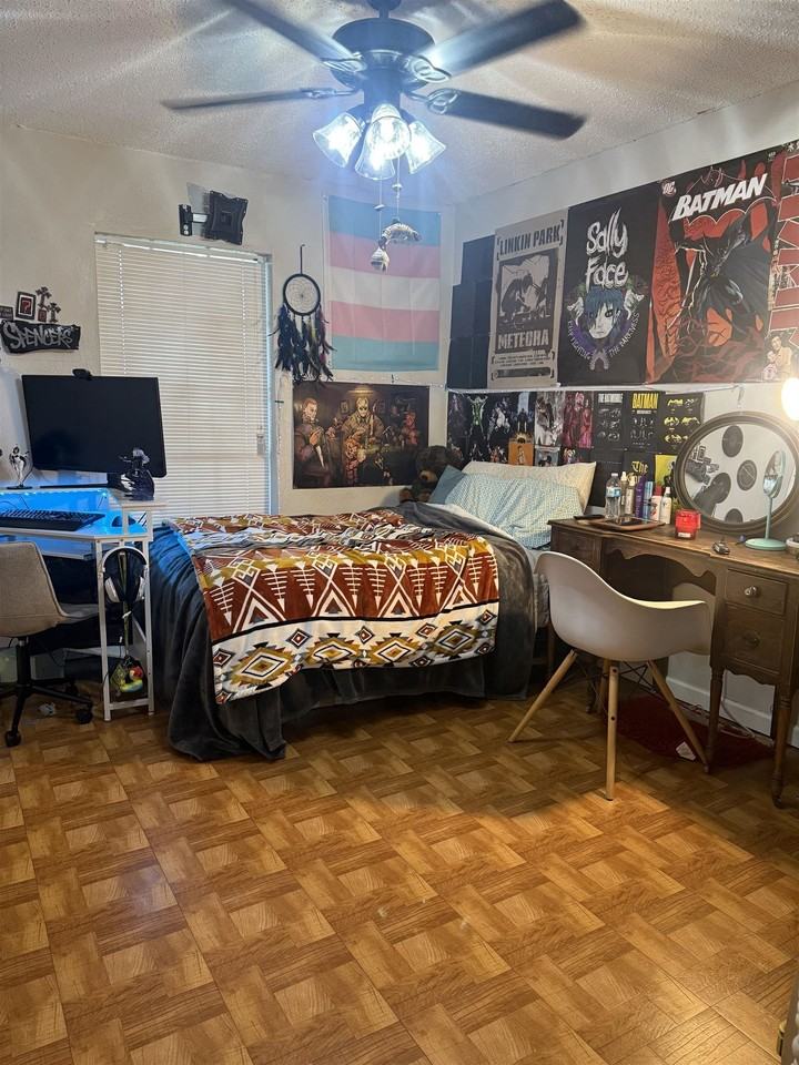 302 N Moss Dr - Photo 3 of 10