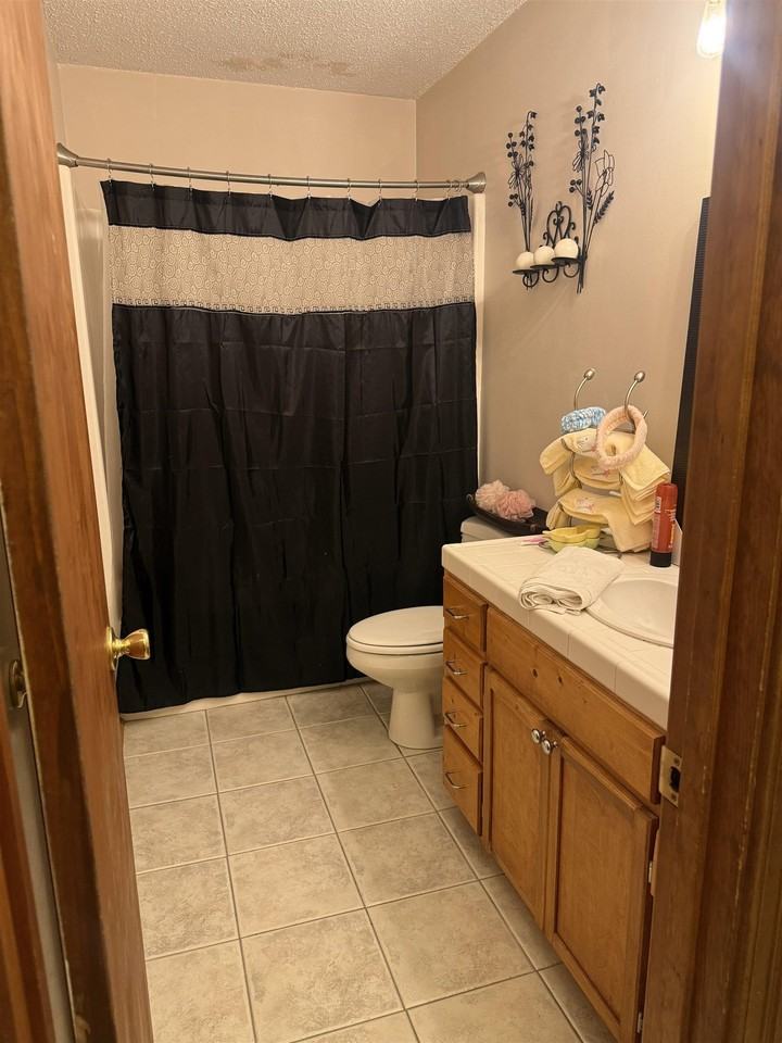 302 N Moss Dr - Photo 5 of 10