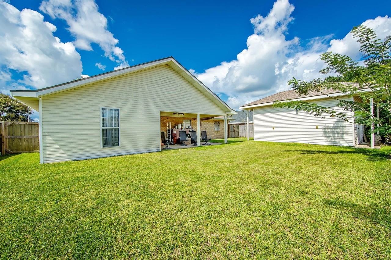 302 N Moss Dr - Photo 6 of 10