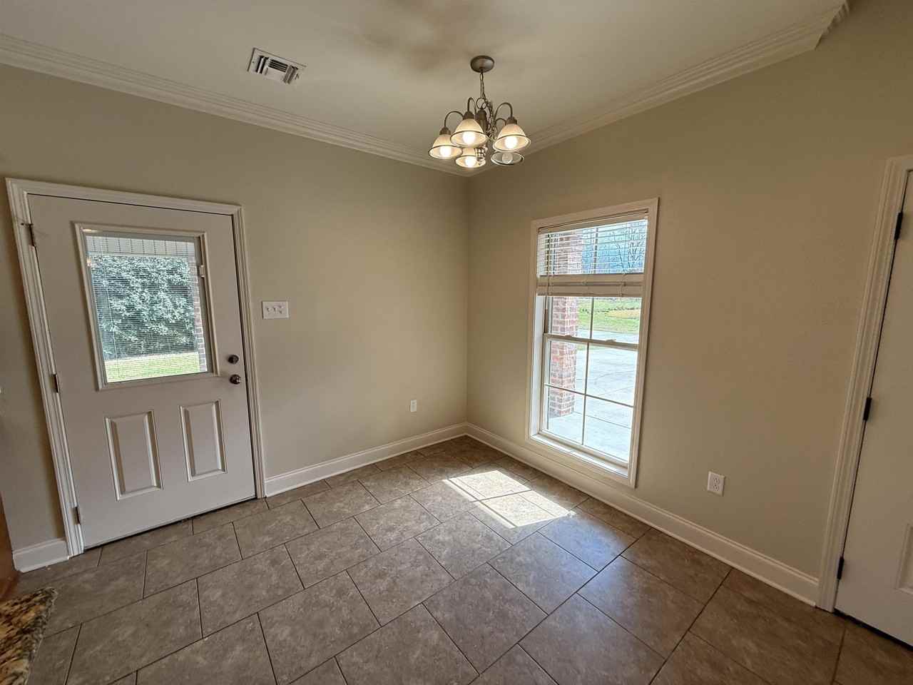 131 Amber Beth Ct - Photo 4 of 15