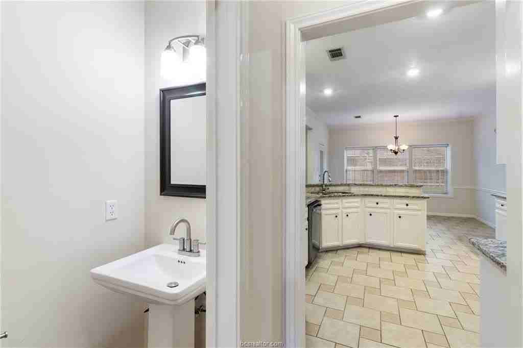 4709 Shoal Creek Dr - Photo 7 of 33