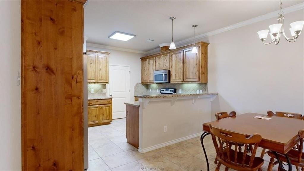 3805 Silverthorne Ln #C - Photo 5 of 33