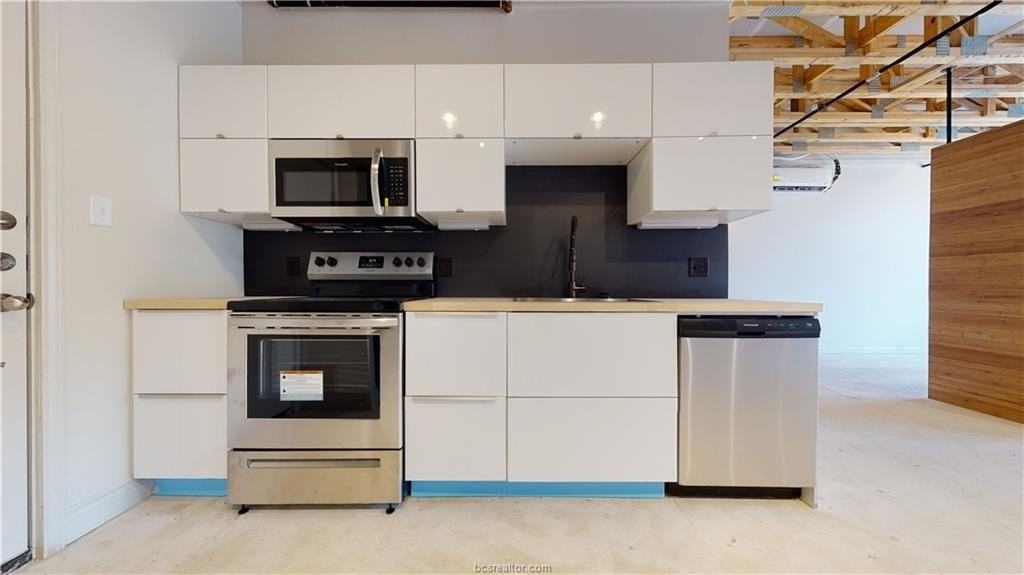 305 W 27th St #223 - Photo 7 of 23