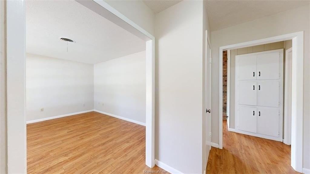 302 Laurel St - Photo 2 of 38