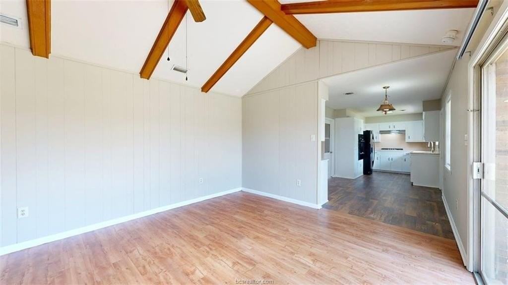 302 Laurel St - Photo 5 of 38