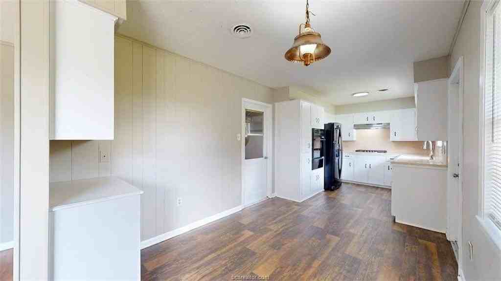 302 Laurel St - Photo 7 of 38